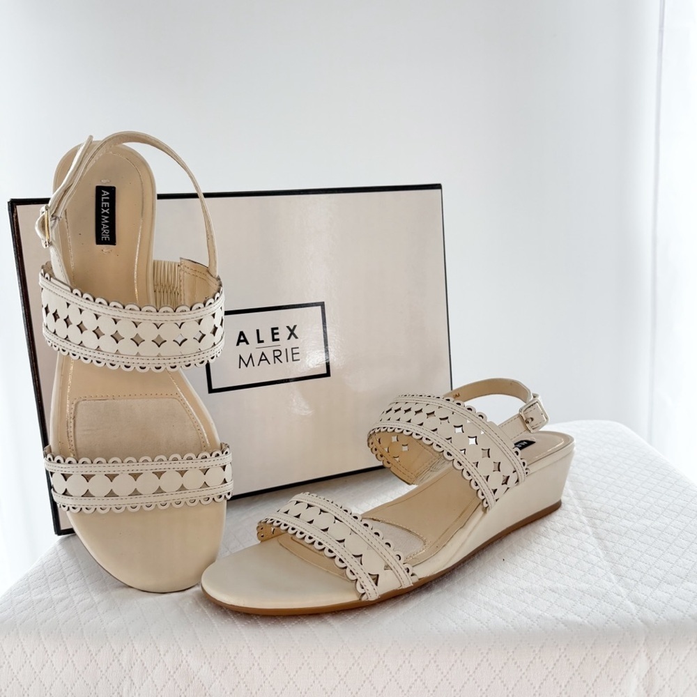 Alex Marie Elsa cloud white Wedge Sandals size 9 women’s